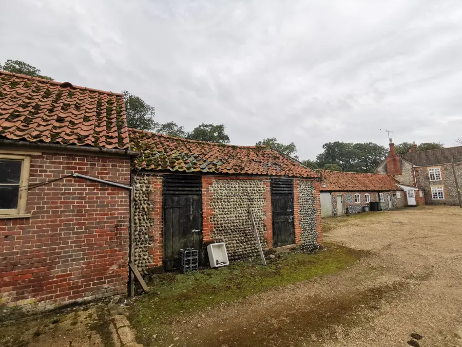 Flint farm barn range, Sheringham